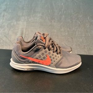 Nike Downshifter 7 Women’s 7 Gray Athletic Sneakers